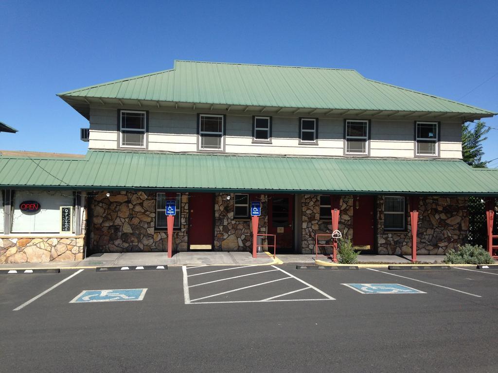 Rugged Country Lodge Pendleton Exterior photo